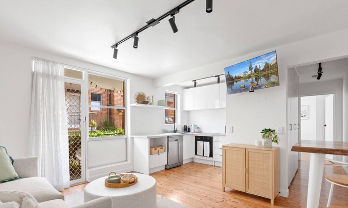 Dee Why Apartment | Cosy & Bright 1-Bed Apartment Close to the Beach