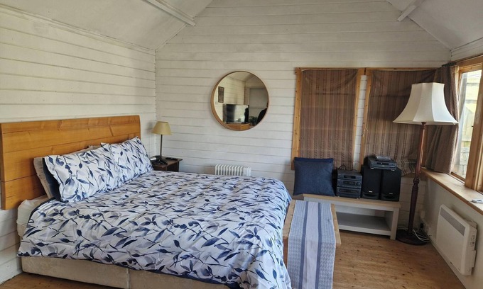 Corsham Cabin | Cosy cabin in Corsham