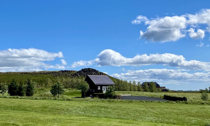 Selfoss Cabin | Cosy cabin with beautiful mountain and river view.