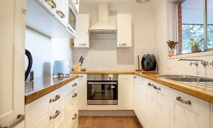 Whittington House | Cosy carefree home for your comfort