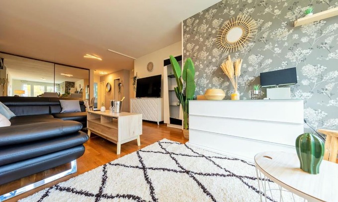 Reims City Centre Apartment | Cosy Cathedral (Parking ,Wifi)