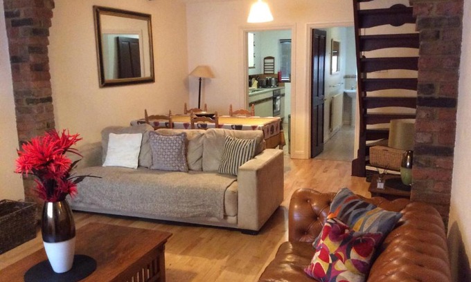 Windsor City Centre House | Cosy Central Windsor House Sleeps 4