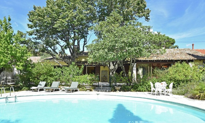 Villeneuve-les-Avignon Villa | Cosy chalet 50 m from the slopes