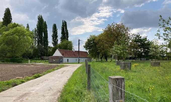 Poeke House | Cosy Cott, een verborgen logeerplek in het landelijke Poeke.