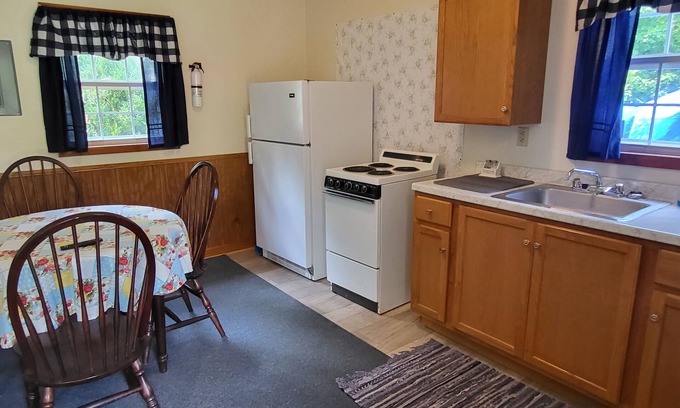 Cherokee Cabin | Cosy cottage, easy walk to casino , 5 min. From GSMNP.
