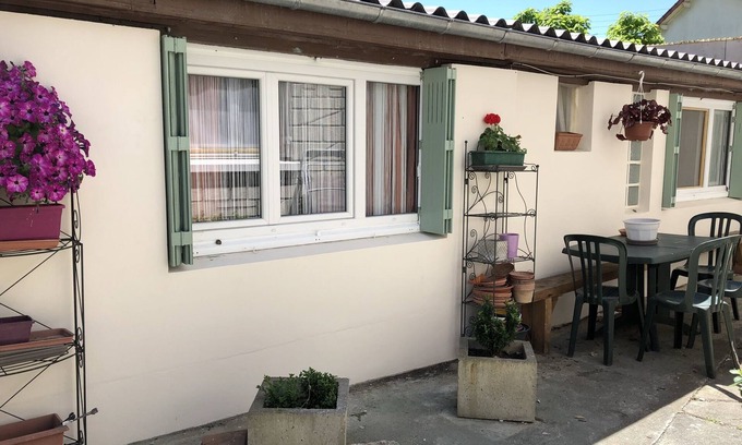 Vigneux-sur-Seine House | Cosy cottage in a garden