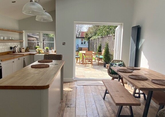 Snettisham Cabin | Cosy cottage in Snettisham, Norfolk. Close to the beach