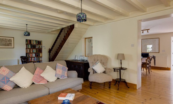 Mynachlogddu House | Cosy cottage nestled in heart of the Preseli Hills. Dogs welcome.