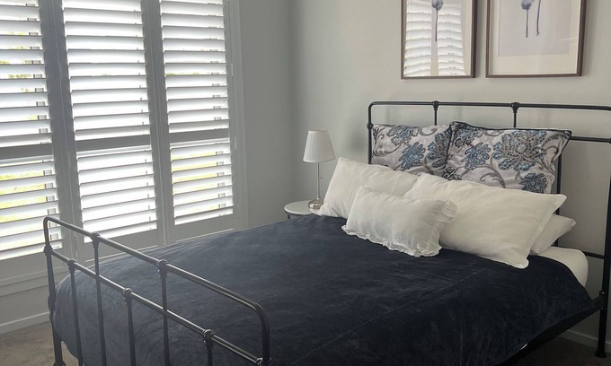 Trentham Apartment | Cosy dwelling in beautiful Trentham, 2 minute walk to Domino Trail & Golf Course