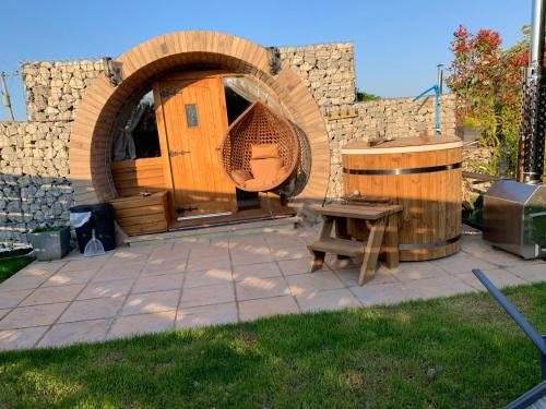 Minster on Sea Apartment | Cosy escape heated luxury pod with hot tub