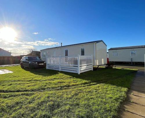 Rhyl Resort | Cosy Family Caravan