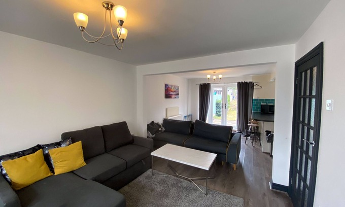 Great Barr House | Cosy Family Home - Perfect for groups working away HS2 close to the City Centre