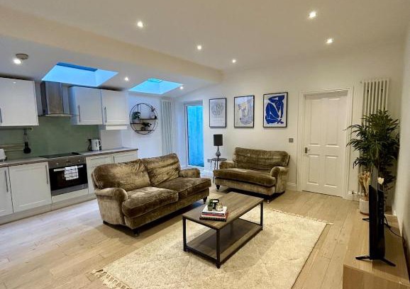Brent Apartment | Cosy Flat in The Heart of London
