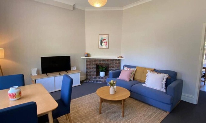 Fremantle Apartment | Cosy Flat metres from Rottnest Ferry