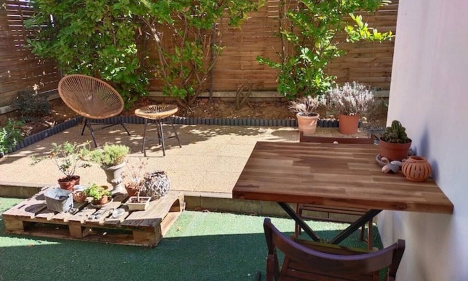 Bobigny Apartment | Cosy flat with garden near Paris