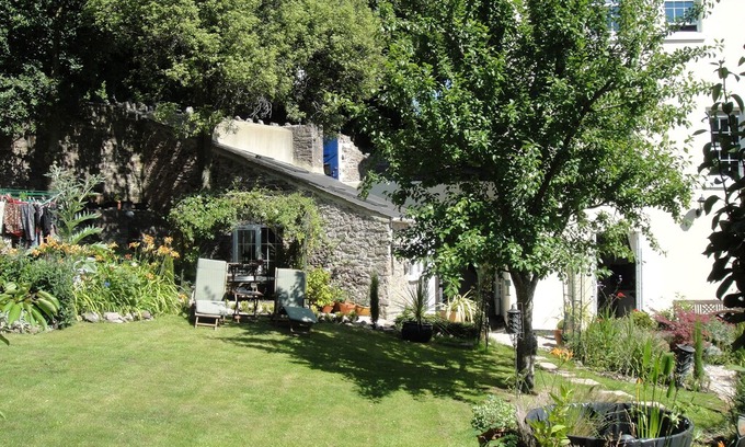 Torquay Cottage | Cosy Gite Style Garden Cottage for two in Wellswood, Torquay, South Devon
