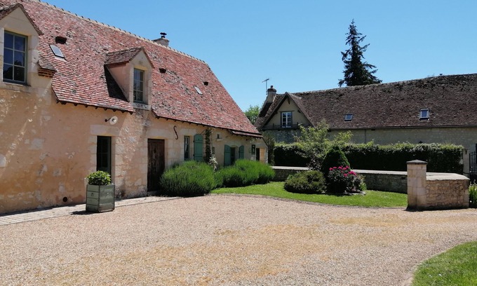 Saint-Germain-des-Grois Bed & Breakfast | Cosy guest house - relaxation, games and conviviality