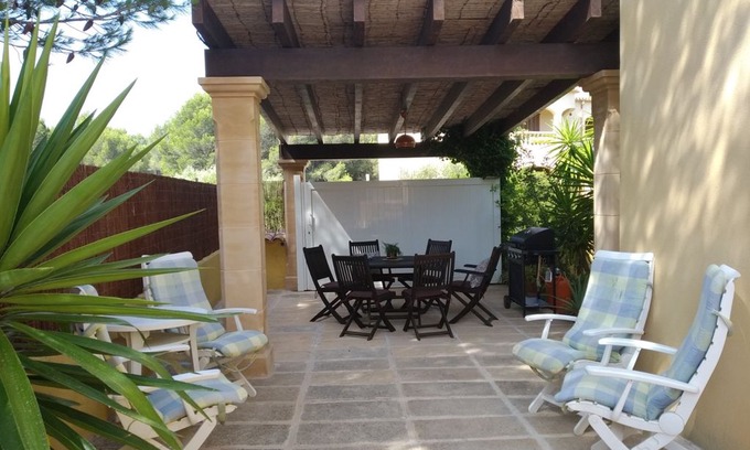 Urbanizacion S'Estanyol House | Cosy Holiday Home S'Estanyol with Garden, Terrace, Air Conditioning & Wi-Fi; Parking Available, Pets Allowed