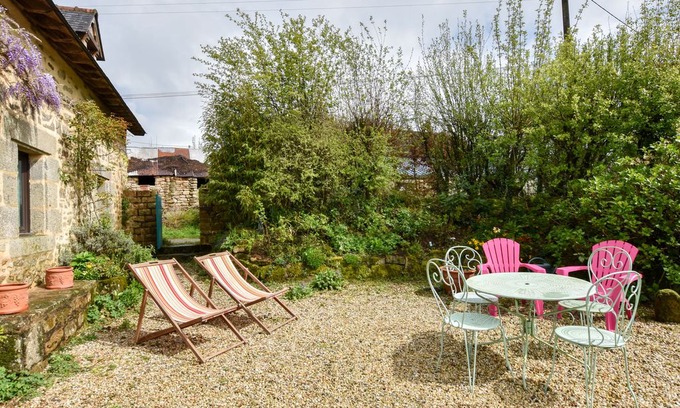 Querrien House | Cosy holiday home with terrace and garden near Quimperlé.