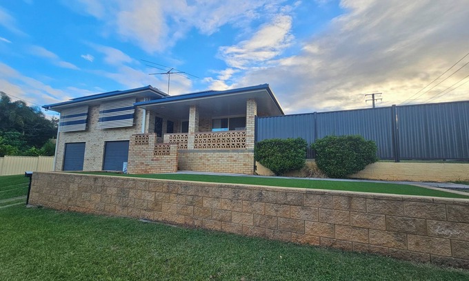 Strathpine House | Cosy home in the Northern suburbs