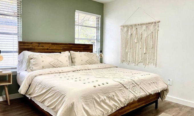Irving House | Cosy Home Sleeps 10 -9min-DFW AP