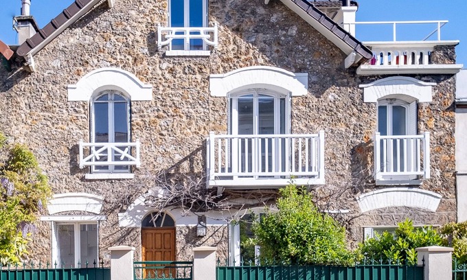 Silly-Gallieni Apartment | Cosy house 2 min away from Paris, Maison à la Porte de Paris, 6 bedrooms