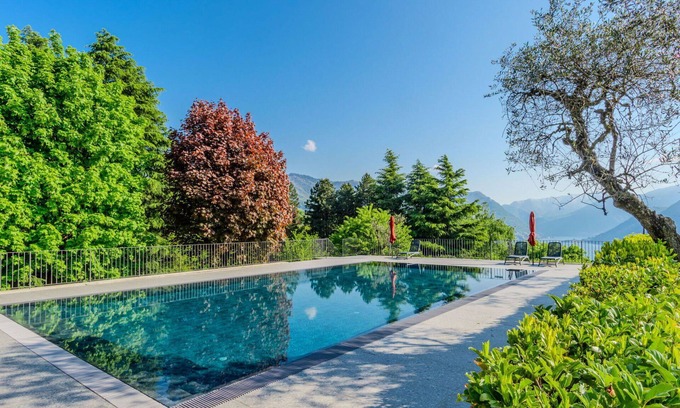 Como Apartment | Cosy apartment for 4 guests with WIFI, A/C, pool, TV, patio and parking