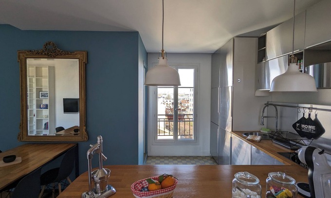 Issy-les-Moulineaux Apartment | Cosy little nest 2 metro stations from Paris with view of the Eiffel Tower