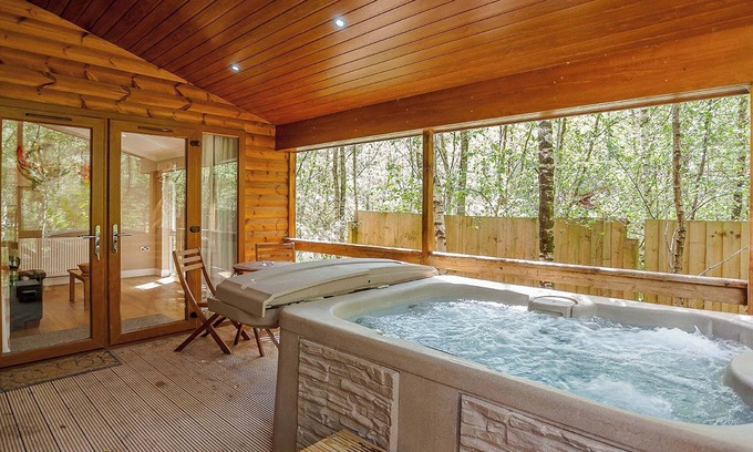 Freehay Ski Chalet | Cosy log cabin with one double.