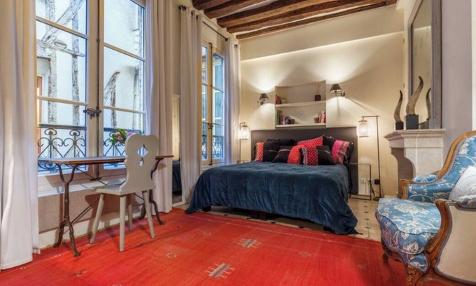 Saint-Germain-des-Pres Apartment | Cosy pied a terre in the heart of Saint Germain des Prés