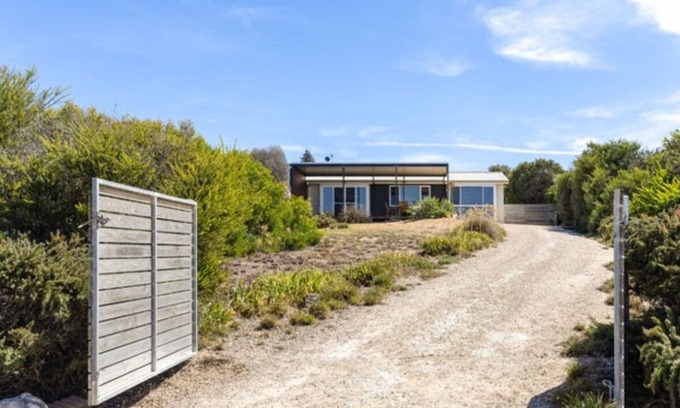 Middleton House | Cosy Shack 2 Min to Middleton Beach. Family/Pet Friendly with Deck, Wifi & Linen