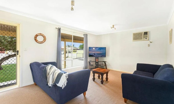 Goolwa South House | Cosy shack close to surf beaches, river and shops