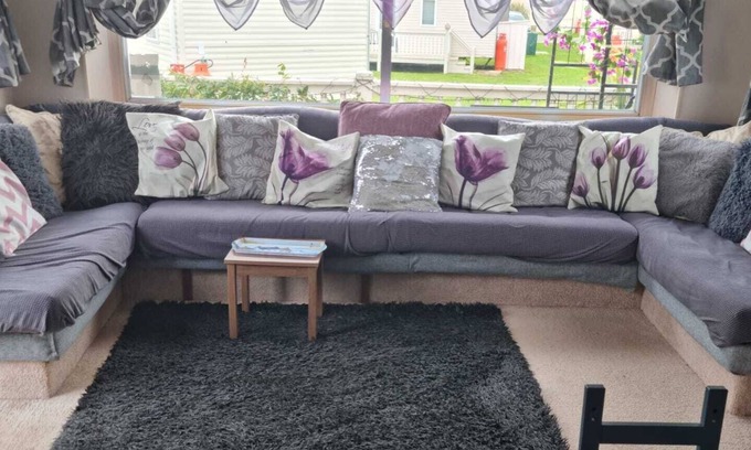 Colchester Ski Chalet | Cosy static caravan on East Mersea Island