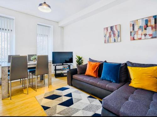 Rusholme Apartment | Cosy Stay in the Heart of Downtown with Parking
