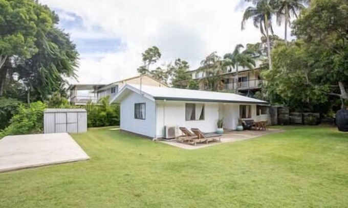 Point Lookout Cottage | Cosy Straddie cottage + sleeps 6 + pet friendly