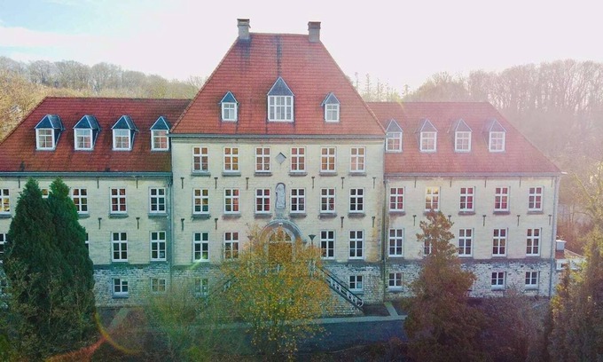 Cadier en Keer Apartment | Cosy studio in a monastery The Abbey