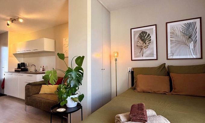Municipality of Oostzaan Apartment | Cosy, stylish fully private studio with backyard - free parking until 17 nov