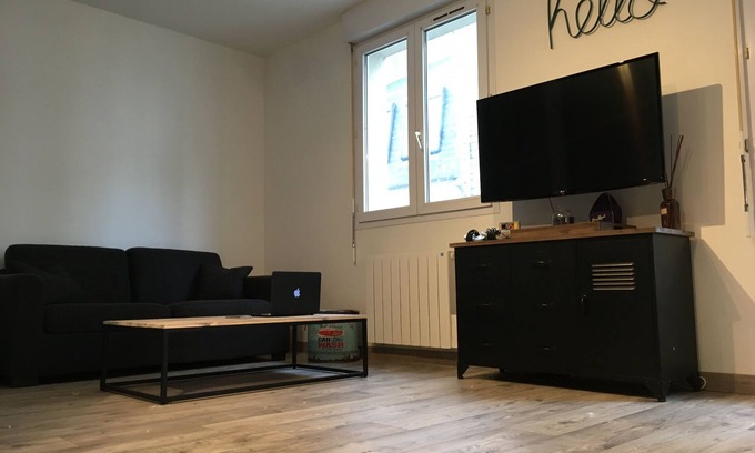 Cherbourg-en-Cotentin House | CosyFlat Cherbourg downtown apartment 600m Naval Group