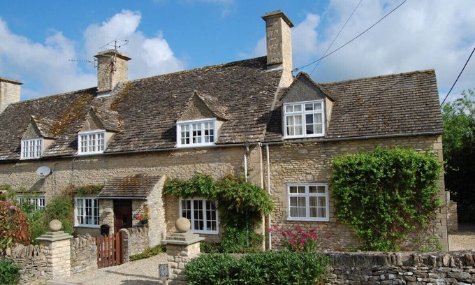 Great Rissington Cottage | COTSWOLD COTTAGE IN A QUIET VILLAGE WITH LARGE GARDEN