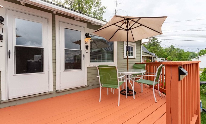 Weirs Beach Cabin | Cottage 10 Summary: S