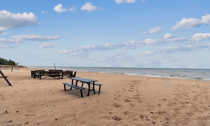 Greenbush Cabin | Cottage #2: 2BR/1BA Relaxing Lakefront Retreat!nn