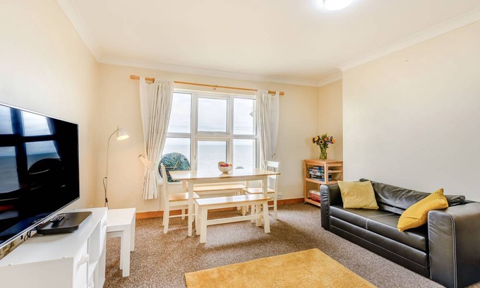 Littlestone-on-Sea Cottage | Cottage ∙ 2 bedrooms ∙ 4 guests