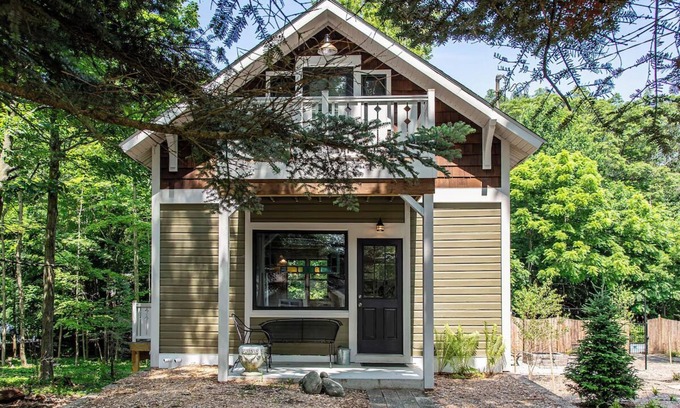 Douglas Apartment | Cottage at Forest Inn - Delightful 2-bedroom cottage in delightful Douglas