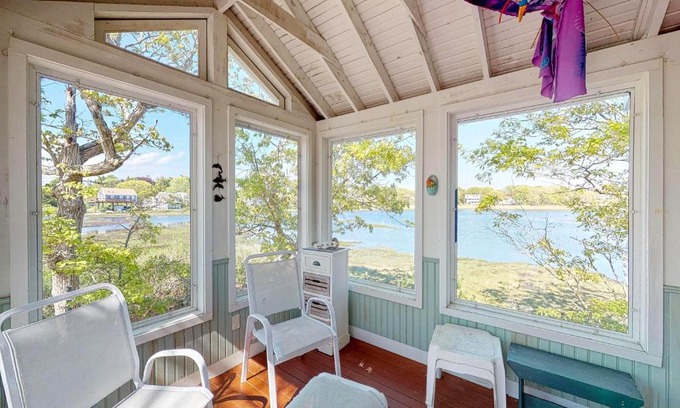 Pocasset House | Cottage by the Bay