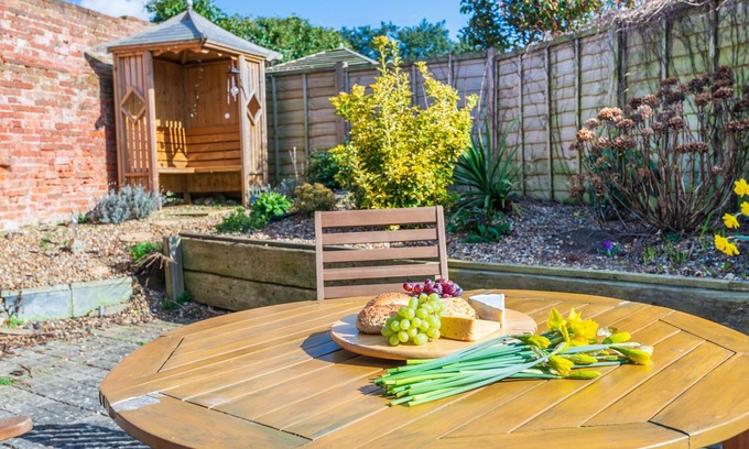 Happisburgh Cottage | Cottage by the coast, Open plan living, wi-fi, dog friendly
