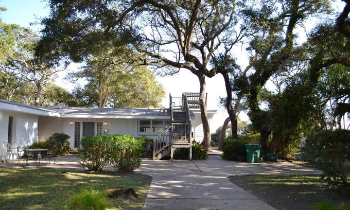 Jekyll Island Apartment | COTTAGE BY THE SEA - Unit A Duplex