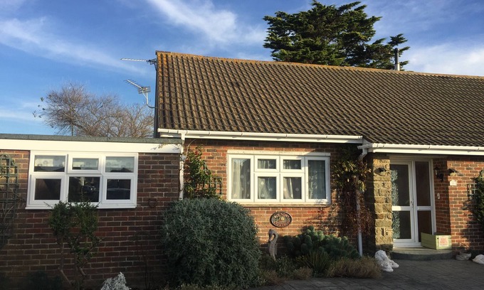 East Wittering Apartment | Cottage for two close to the beach