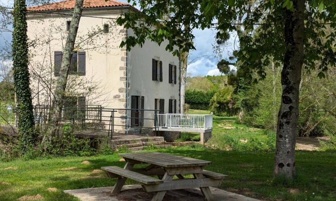 Saint-Maurice-des-Lions Cottage | Cottage at the Mill: modern comfort with terrace and WIFI