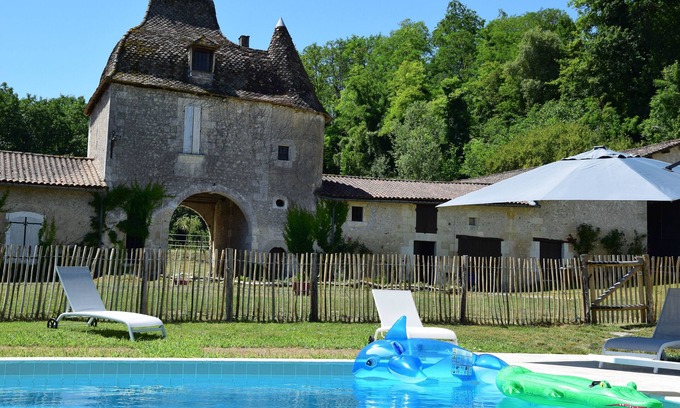 Saint-Aulaye-Puymangou Cottage | Cottage from the source of the Domaine de La Vallade
