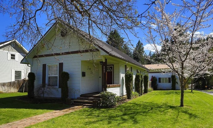 Coeur d'Alene Cottage | COTTAGE IN DOWNTOWN COEUR d'ALENE